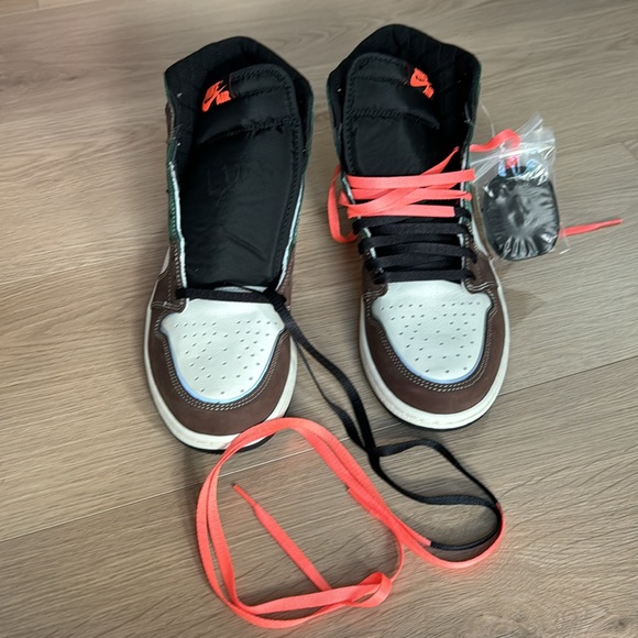 Air Jordan 1 Retro High OG (DH3097) - Picture 2 of 16